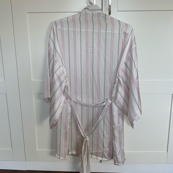 FOREVER 21 ROBE - Picture 3 of 5